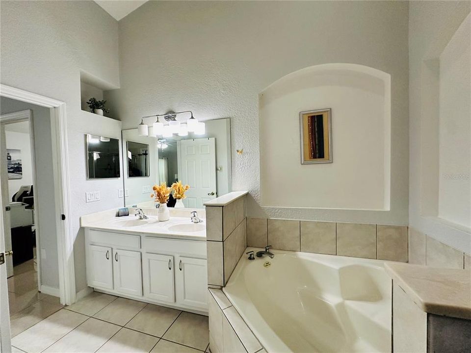 For Rent: $3,100 (4 beds, 2 baths, 2167 Square Feet)