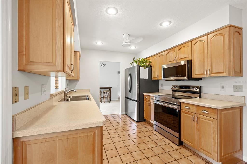 For Sale: $399,000 (3 beds, 2 baths, 1782 Square Feet)
