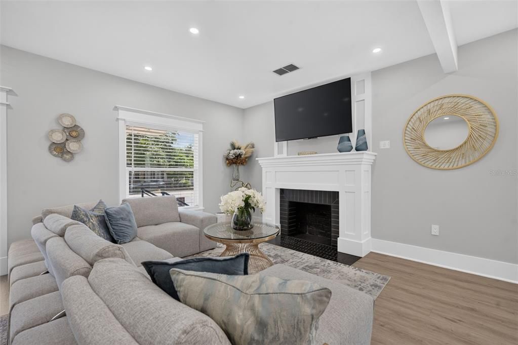 For Sale: $599,000 (3 beds, 2 baths, 1670 Square Feet)