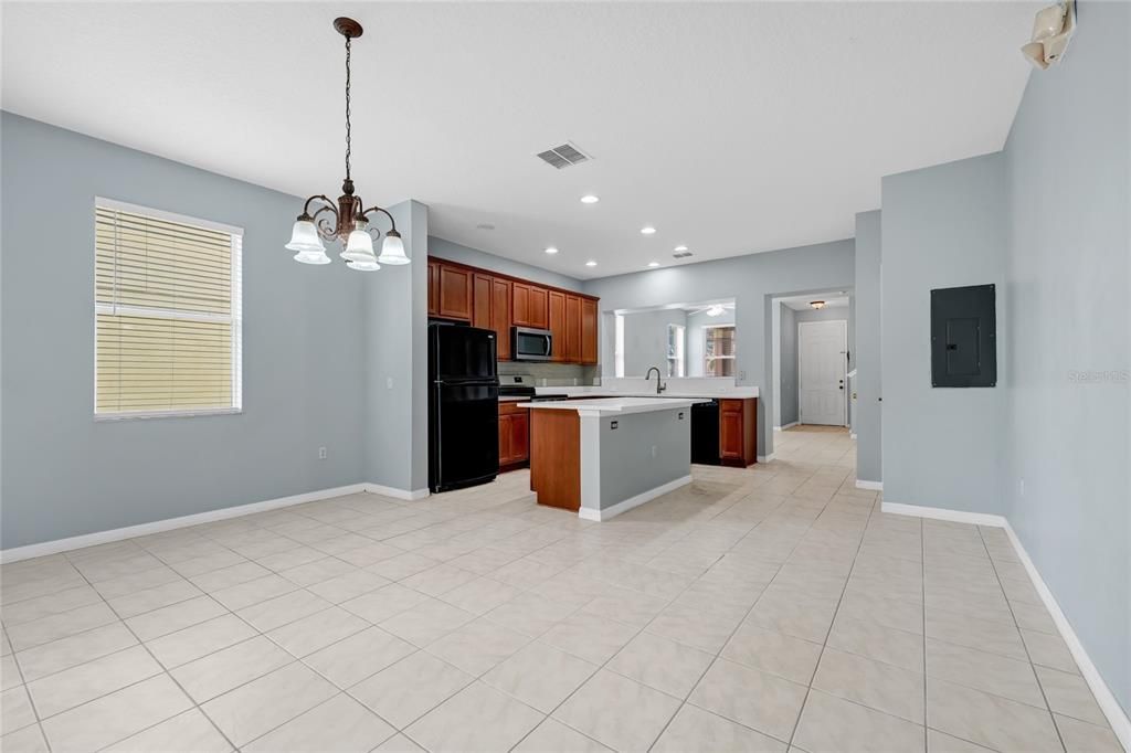 For Sale: $298,000 (3 beds, 2 baths, 1595 Square Feet)