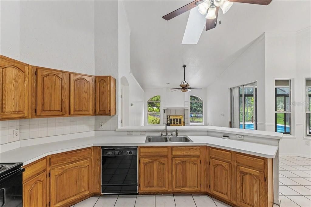 En Venta: $449,000 (3 camas, 2 baños, 2068 Pies cuadrados)