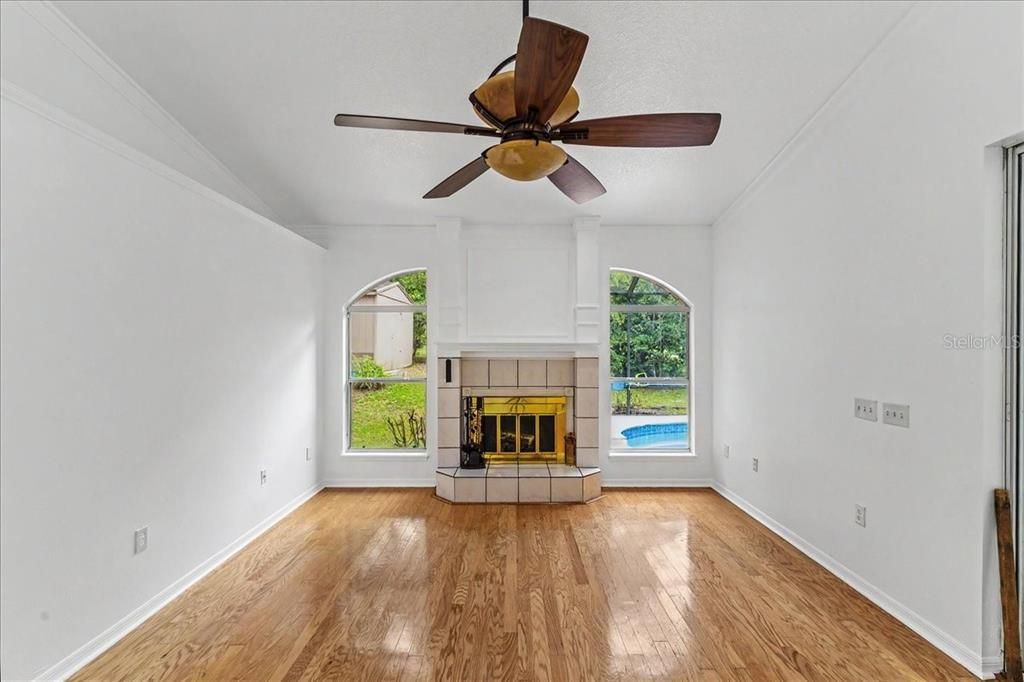 En Venta: $449,000 (3 camas, 2 baños, 2068 Pies cuadrados)
