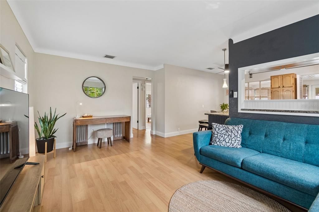 Activo con contrato: $365,000 (3 camas, 1 baños, 1080 Pies cuadrados)