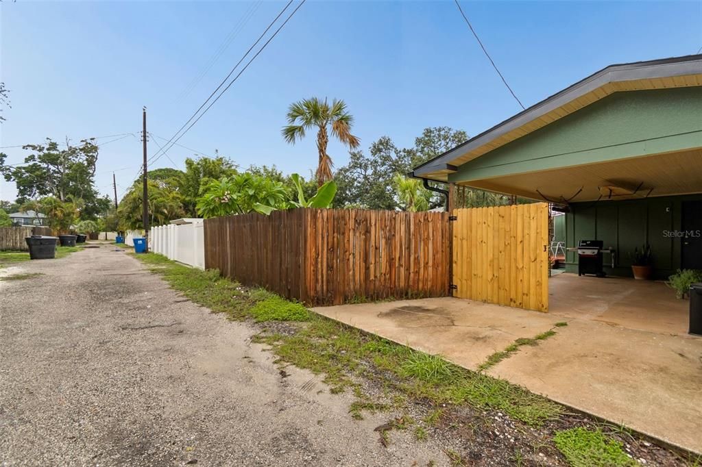 Activo con contrato: $365,000 (3 camas, 1 baños, 1080 Pies cuadrados)