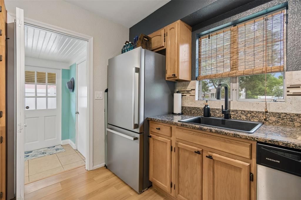 Activo con contrato: $365,000 (3 camas, 1 baños, 1080 Pies cuadrados)