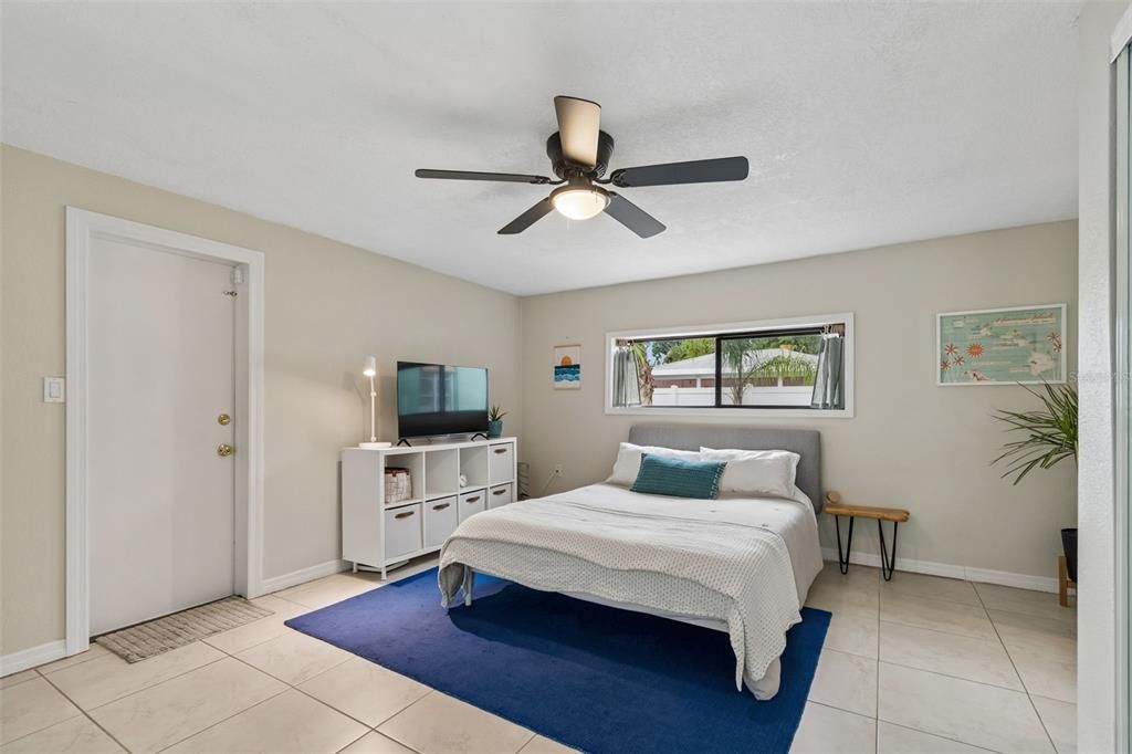 Activo con contrato: $365,000 (3 camas, 1 baños, 1080 Pies cuadrados)