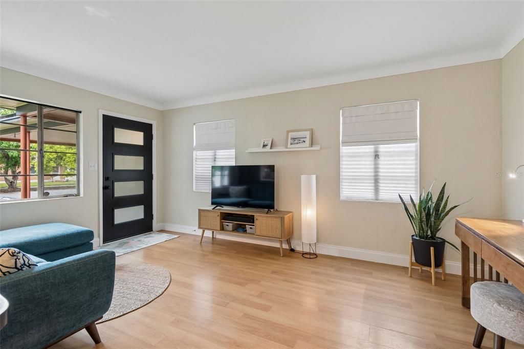 Activo con contrato: $365,000 (3 camas, 1 baños, 1080 Pies cuadrados)