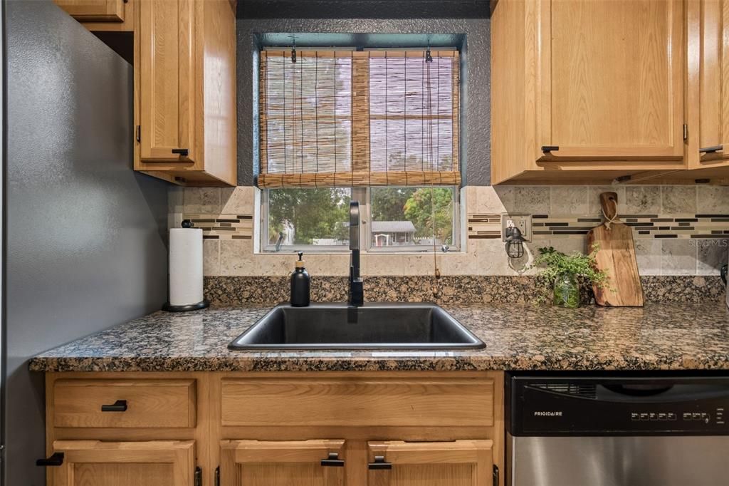 Activo con contrato: $365,000 (3 camas, 1 baños, 1080 Pies cuadrados)