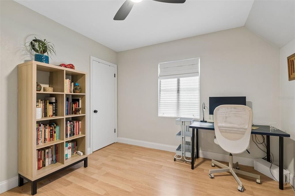 Activo con contrato: $365,000 (3 camas, 1 baños, 1080 Pies cuadrados)