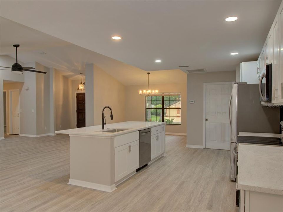 En Venta: $409,900 (3 camas, 2 baños, 2607 Pies cuadrados)