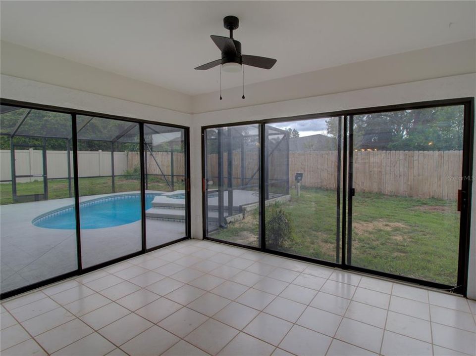 En Venta: $409,900 (3 camas, 2 baños, 2607 Pies cuadrados)
