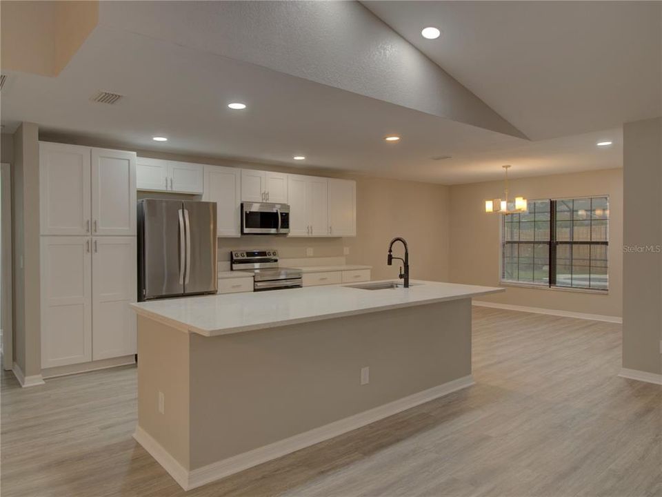 En Venta: $409,900 (3 camas, 2 baños, 2607 Pies cuadrados)