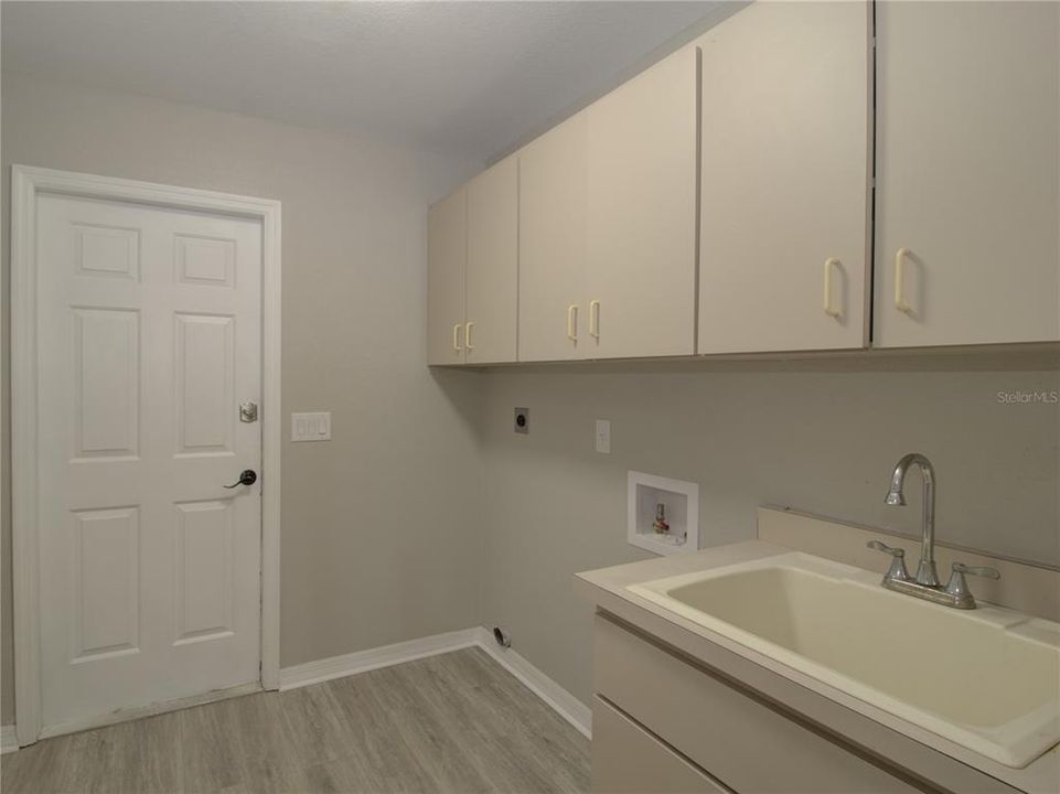 En Venta: $409,900 (3 camas, 2 baños, 2607 Pies cuadrados)