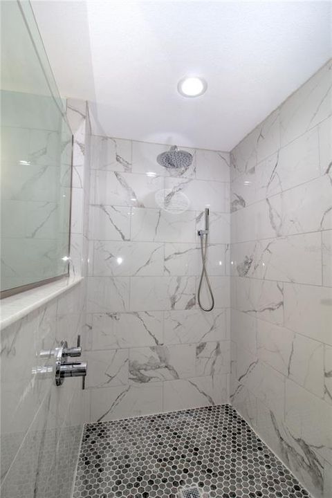 En Venta: $409,900 (3 camas, 2 baños, 2607 Pies cuadrados)