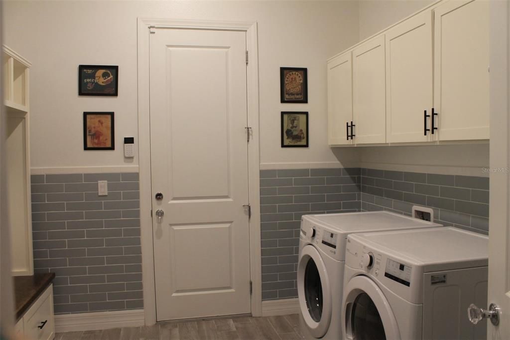 For Sale: $914,500 (4 beds, 4 baths, 3069 Square Feet)