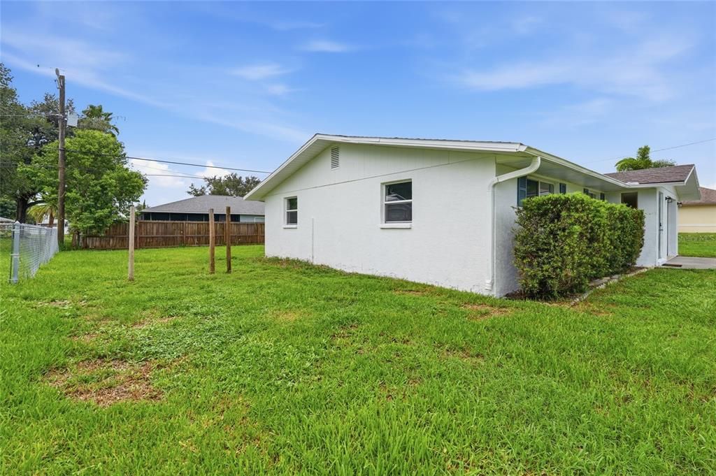 For Sale: $250,000 (2 beds, 1 baths, 1194 Square Feet)