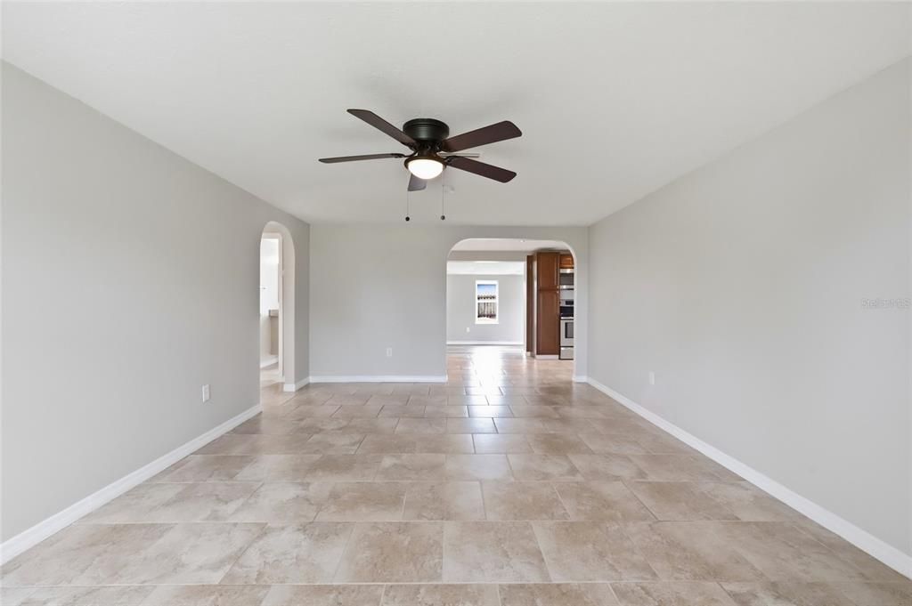 For Sale: $250,000 (2 beds, 1 baths, 1194 Square Feet)