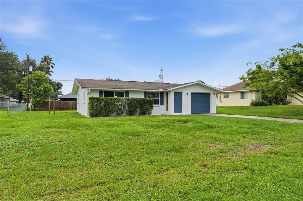 For Sale: $250,000 (2 beds, 1 baths, 1194 Square Feet)