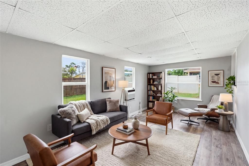 For Sale: $250,000 (2 beds, 1 baths, 1194 Square Feet)