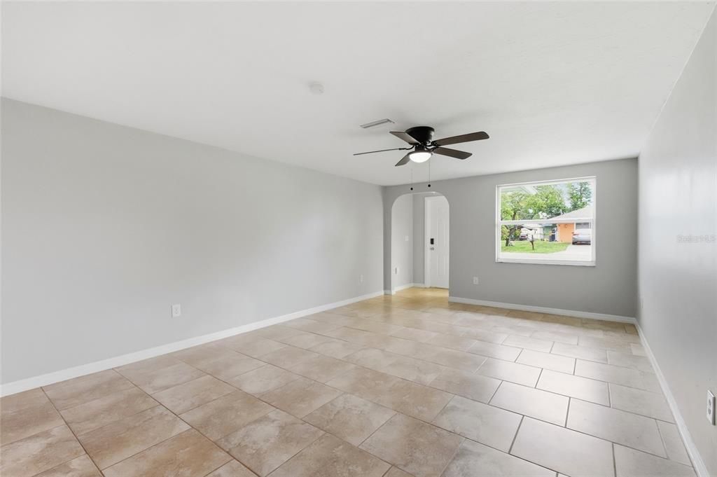 For Sale: $250,000 (2 beds, 1 baths, 1194 Square Feet)