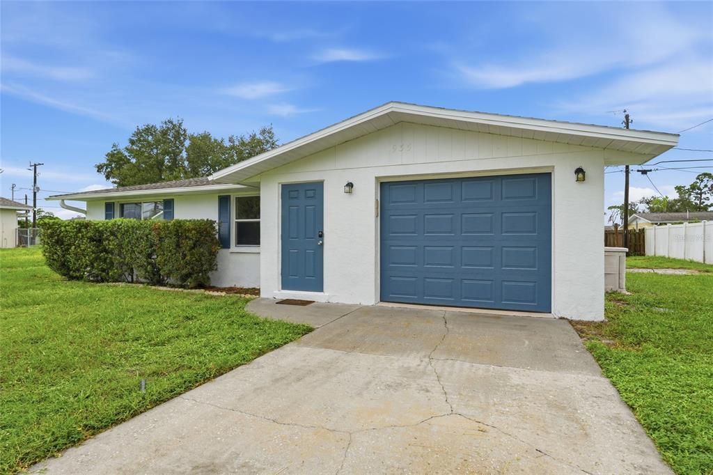 For Sale: $250,000 (2 beds, 1 baths, 1194 Square Feet)