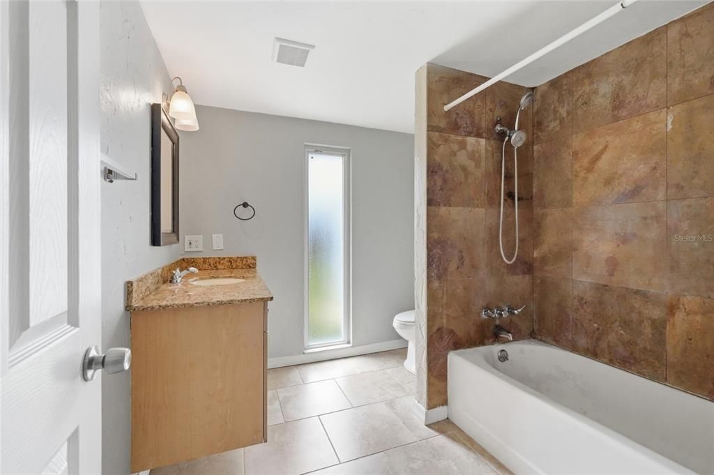 For Sale: $250,000 (2 beds, 1 baths, 1194 Square Feet)
