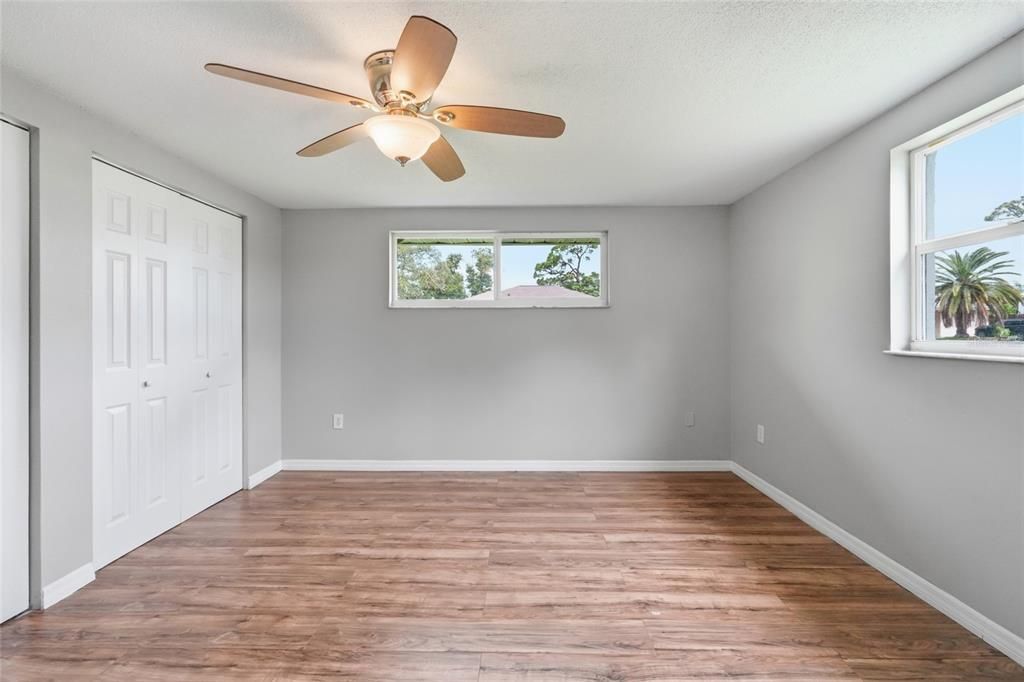 For Sale: $250,000 (2 beds, 1 baths, 1194 Square Feet)
