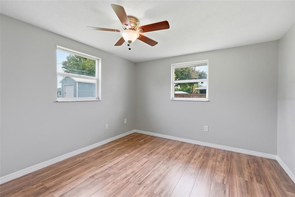 For Sale: $250,000 (2 beds, 1 baths, 1194 Square Feet)
