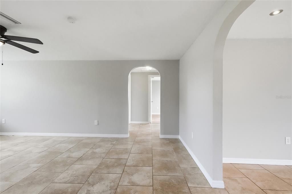 For Sale: $250,000 (2 beds, 1 baths, 1194 Square Feet)