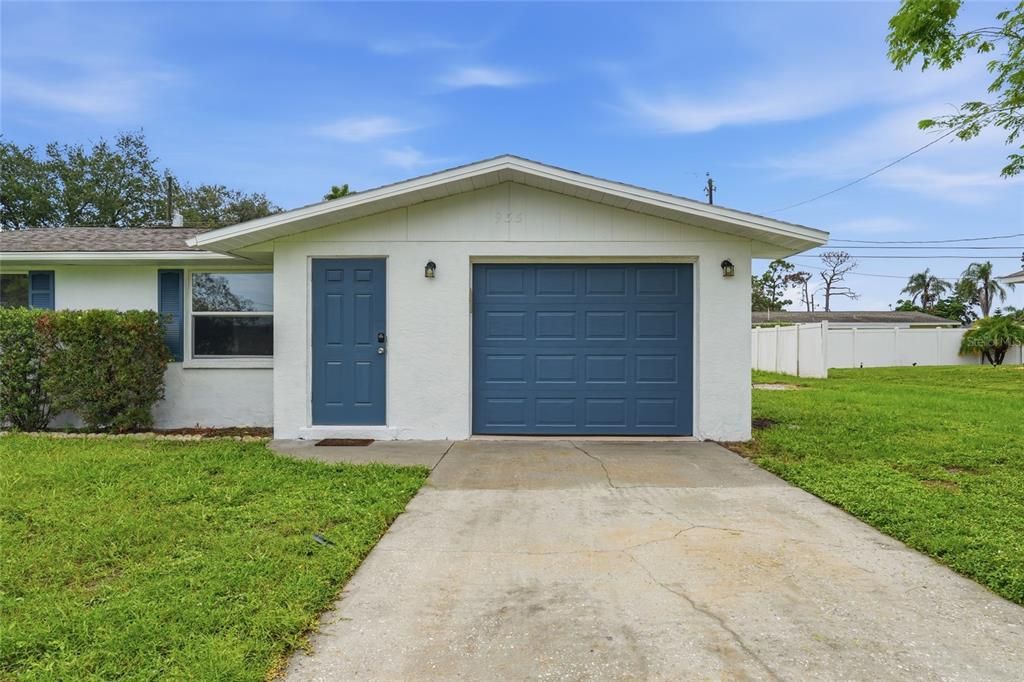 For Sale: $250,000 (2 beds, 1 baths, 1194 Square Feet)