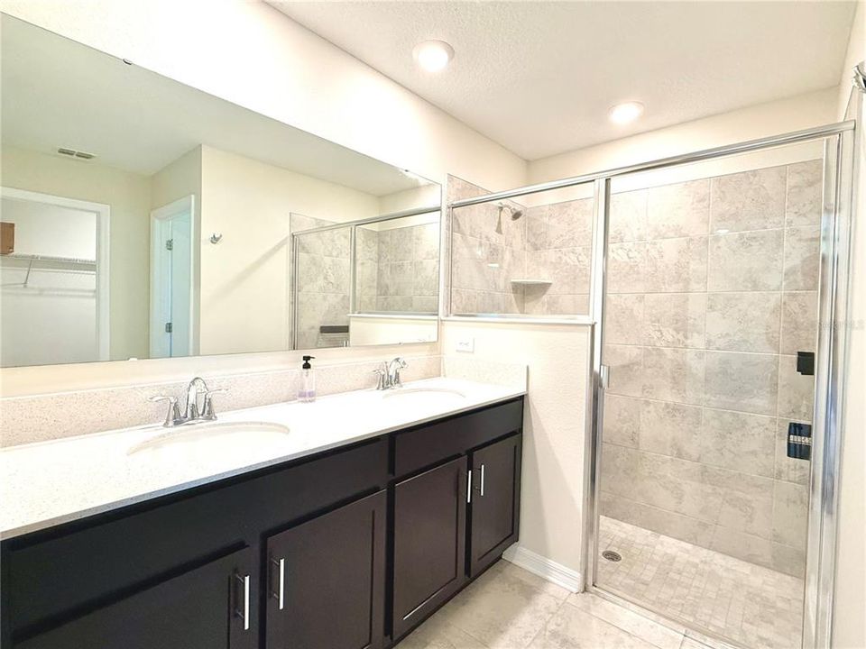 En Renta: $2,400 (4 camas, 2 baños, 1900 Pies cuadrados)