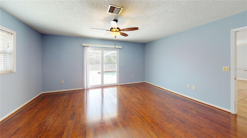 For Rent: $2,995 (3 beds, 2 baths, 1922 Square Feet)