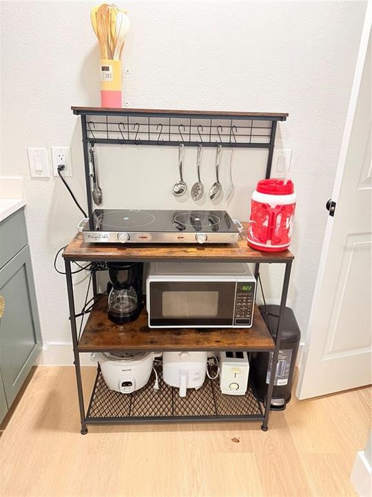 For Rent: $2,650 (3 beds, 2 baths, 1496 Square Feet)