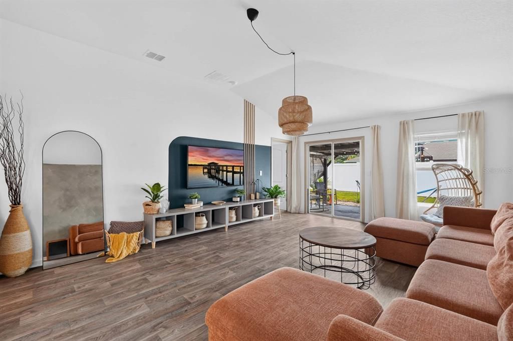 For Sale: $335,000 (3 beds, 2 baths, 1655 Square Feet)