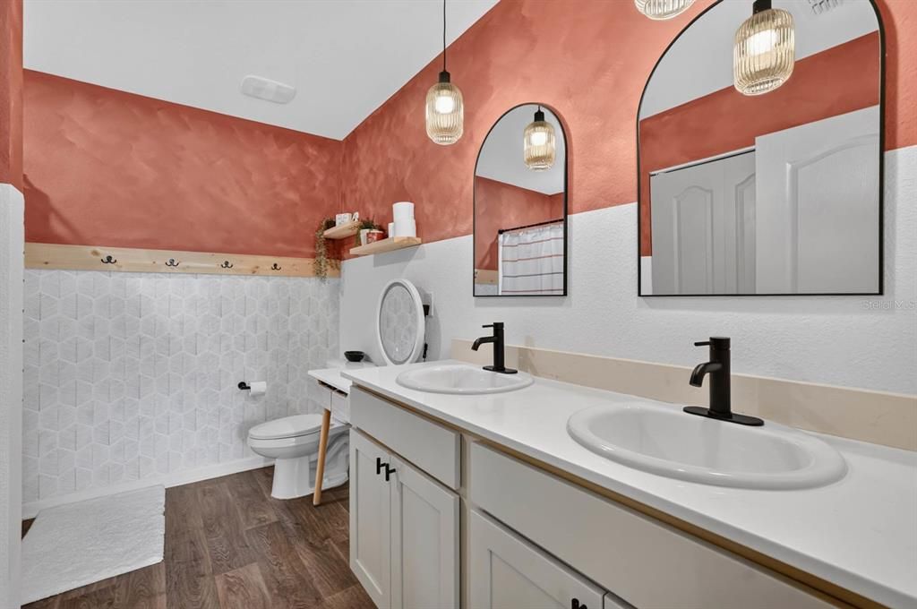 For Sale: $335,000 (3 beds, 2 baths, 1655 Square Feet)