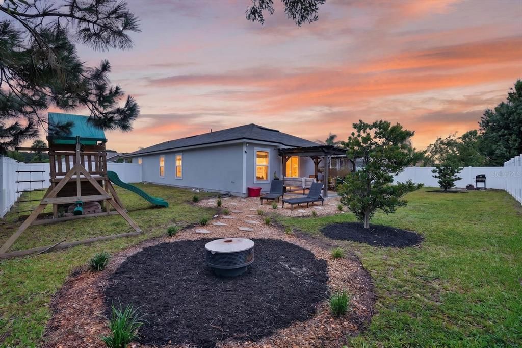 For Sale: $335,000 (3 beds, 2 baths, 1655 Square Feet)