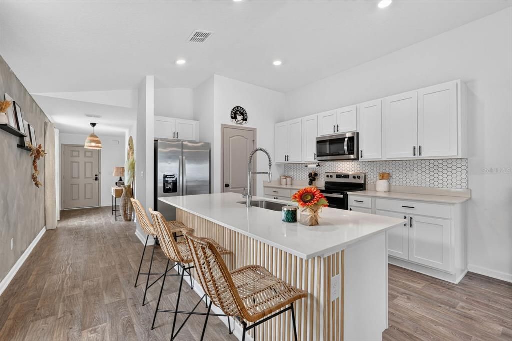 For Sale: $335,000 (3 beds, 2 baths, 1655 Square Feet)