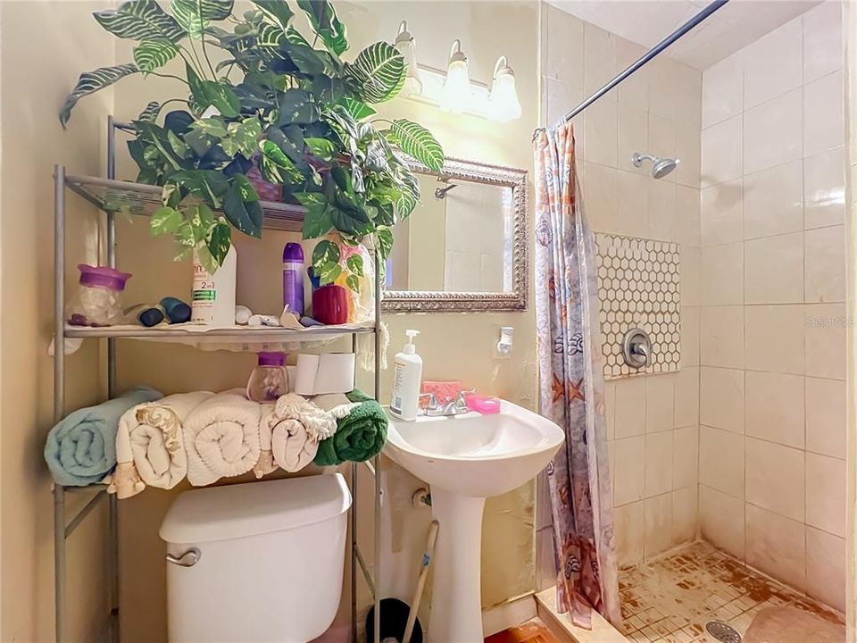 For Sale: $430,000 (5 beds, 3 baths, 2130 Square Feet)