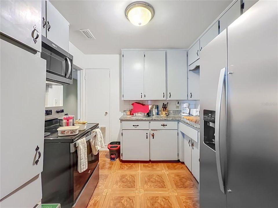 For Sale: $430,000 (5 beds, 3 baths, 2130 Square Feet)