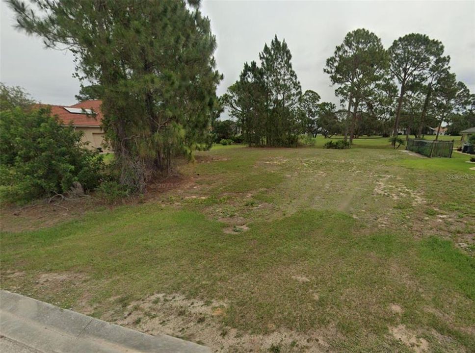 待售: $64,999 (0.35 acres)