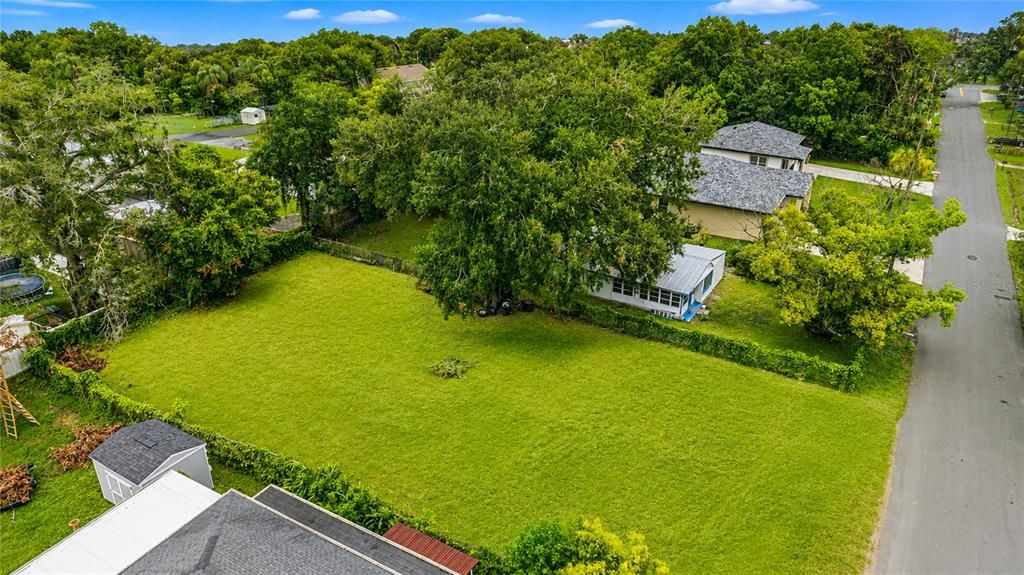 На продажу: $165,000 (0.23 acres)