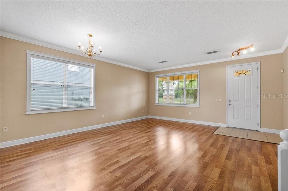 For Rent: $3,000 (4 beds, 3 baths, 3132 Square Feet)