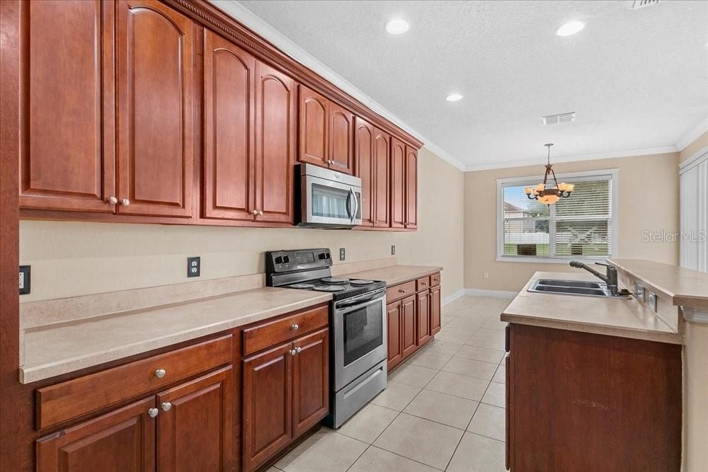 For Rent: $3,000 (4 beds, 3 baths, 3132 Square Feet)
