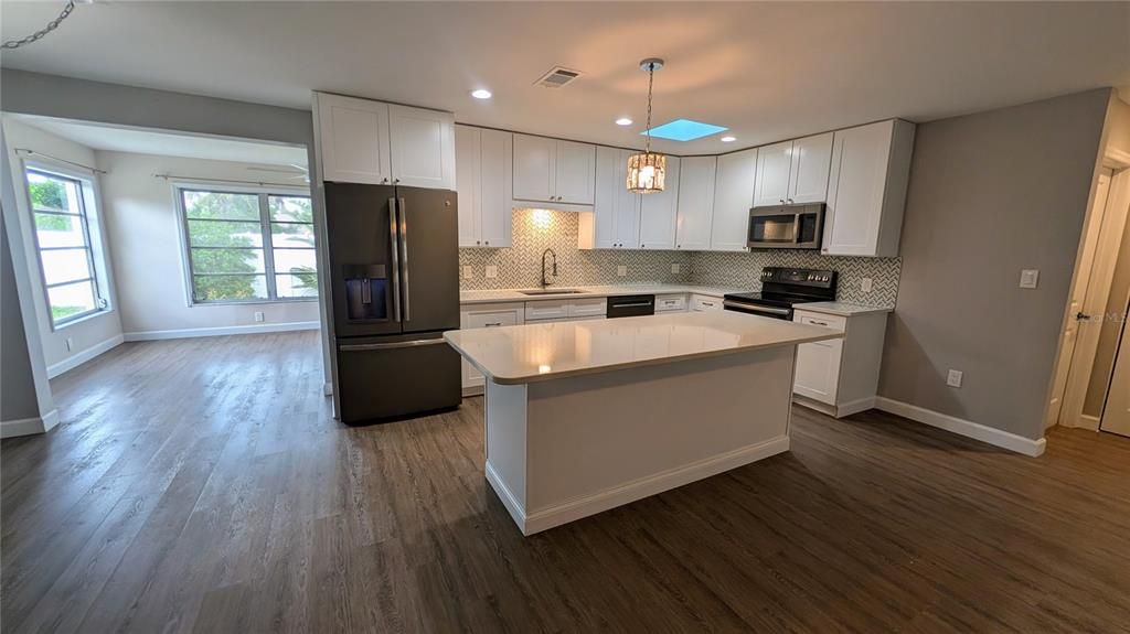 For Sale: $349,500 (2 beds, 2 baths, 1410 Square Feet)
