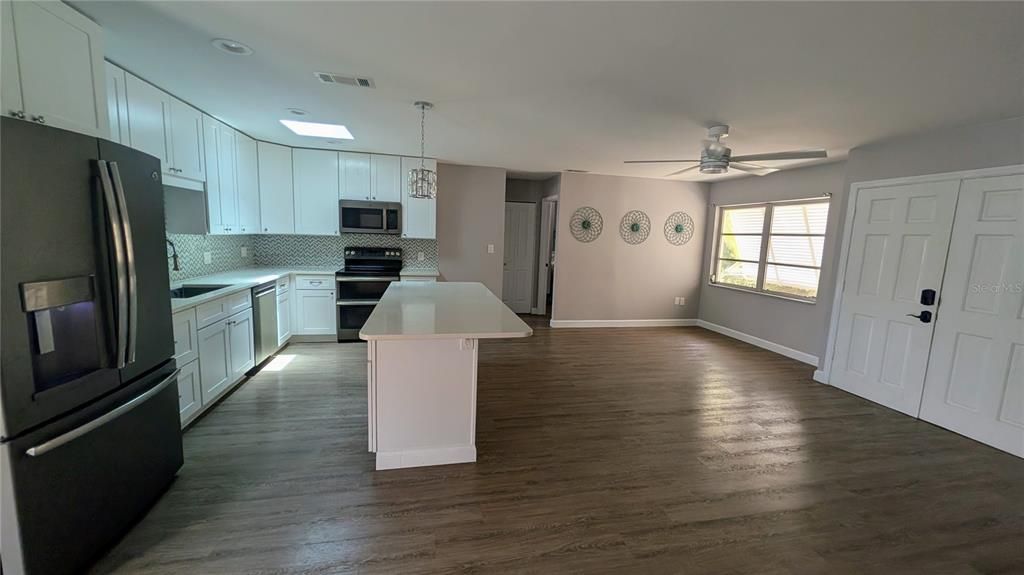 For Sale: $349,500 (2 beds, 2 baths, 1410 Square Feet)
