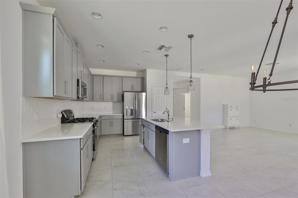 For Rent: $3,700 (3 beds, 2 baths, 2502 Square Feet)