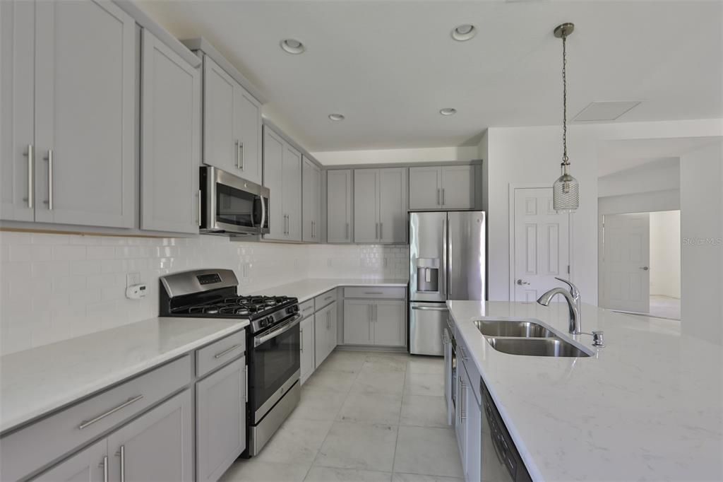 For Rent: $3,700 (3 beds, 2 baths, 2502 Square Feet)