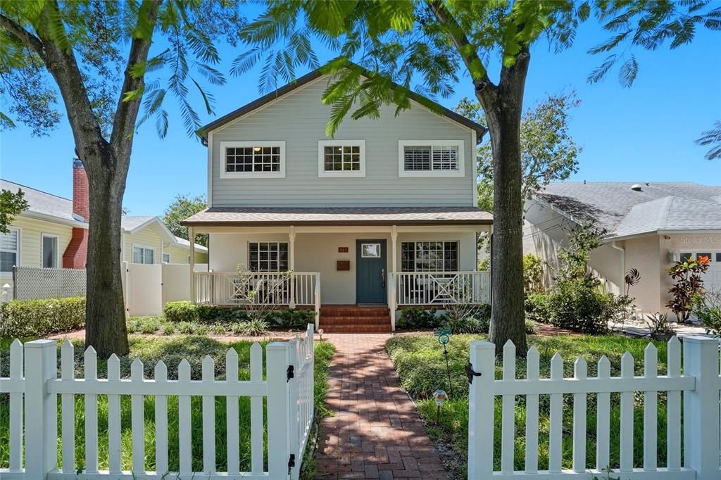 Activo con contrato: $915,000 (3 camas, 3 baños, 2138 Pies cuadrados)