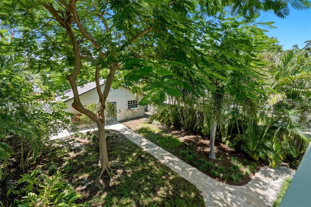 Activo con contrato: $915,000 (3 camas, 3 baños, 2138 Pies cuadrados)
