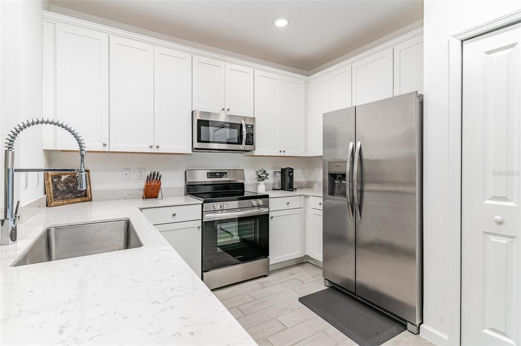For Rent: $2,300 (3 beds, 2 baths, 1657 Square Feet)